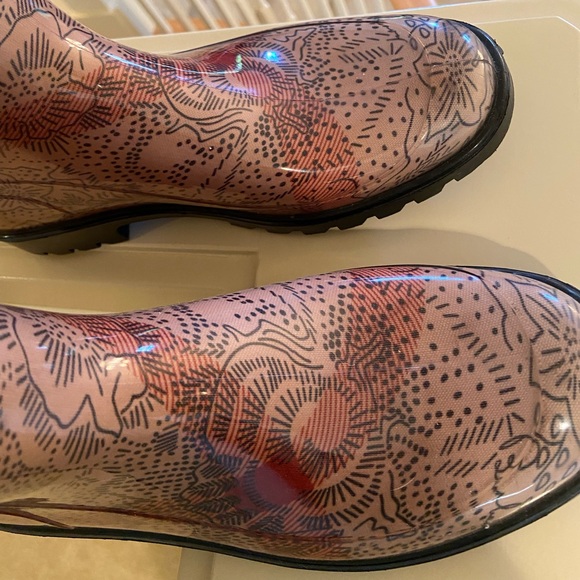 Authentic Burberry rain boots - Picture 3 of 8